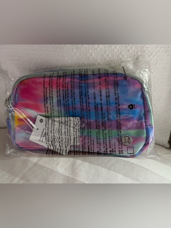 lululemon belt bag prism wash NWT Everywhere Crossbody 1L Lululemon Everywhere Belt Bag Prism
